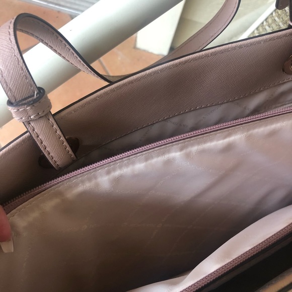 Michael Kors purse - Picture 5 of 8